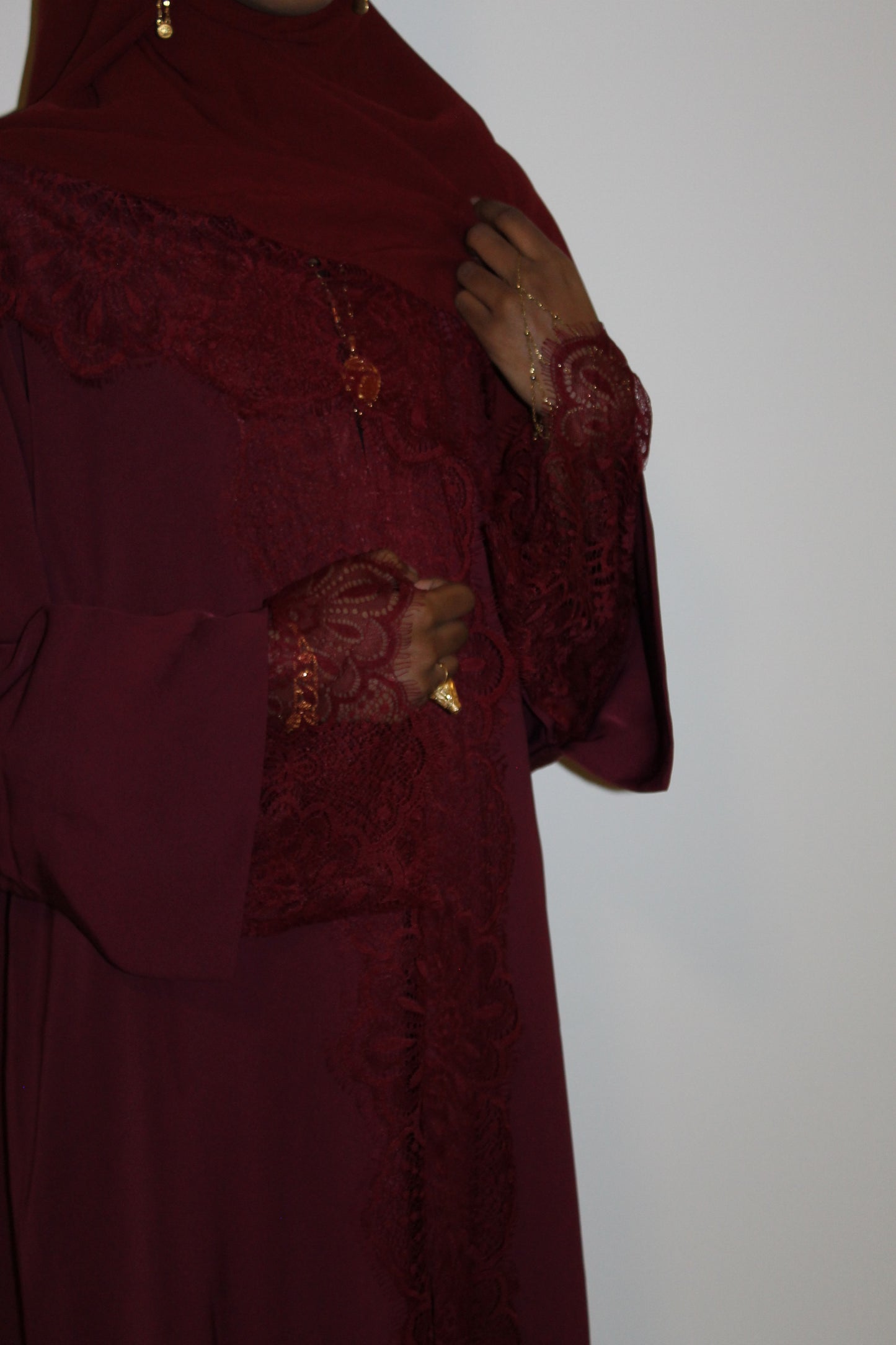 Red-open abaya