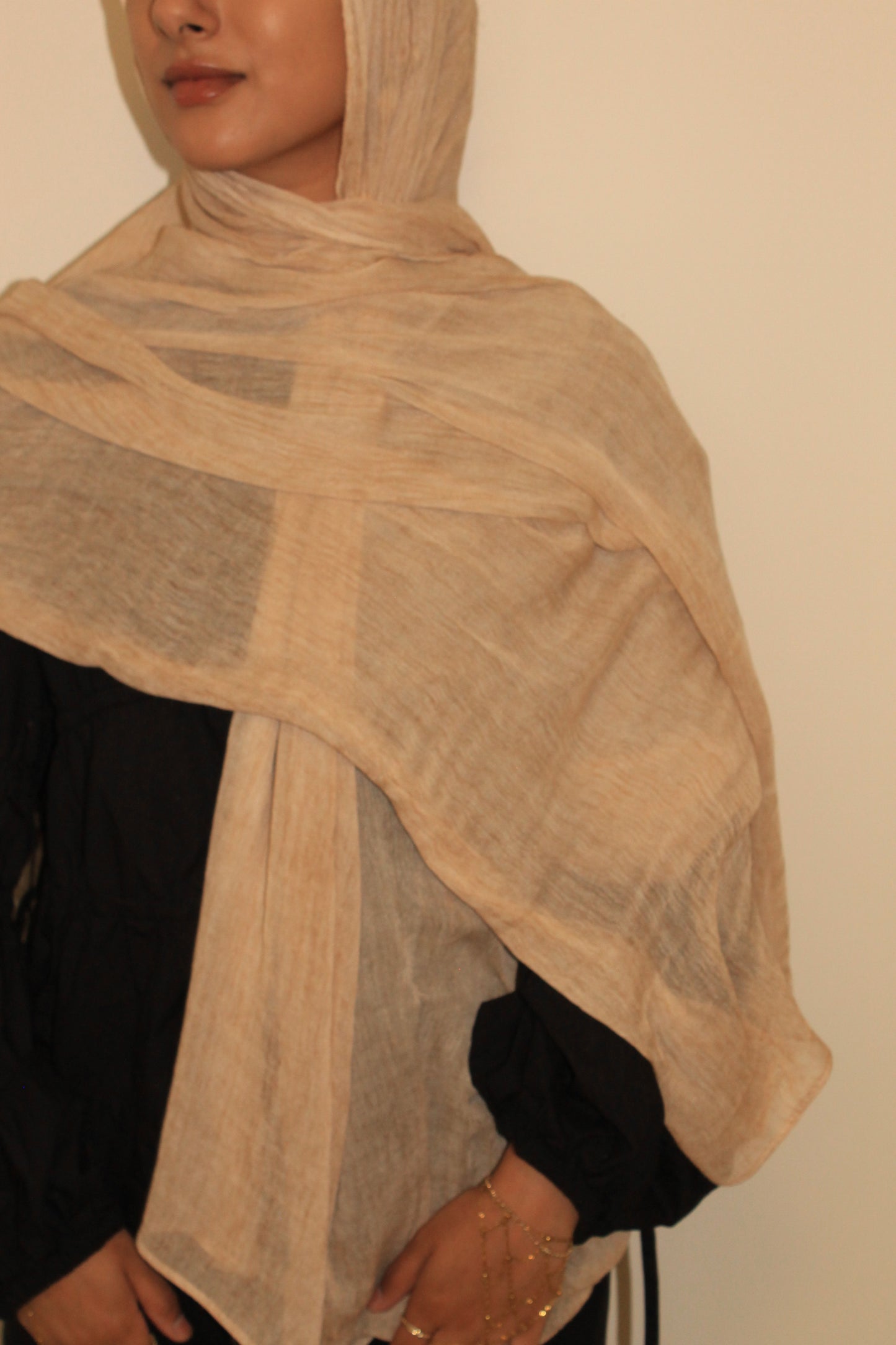 Taupe-crinkle hijjab