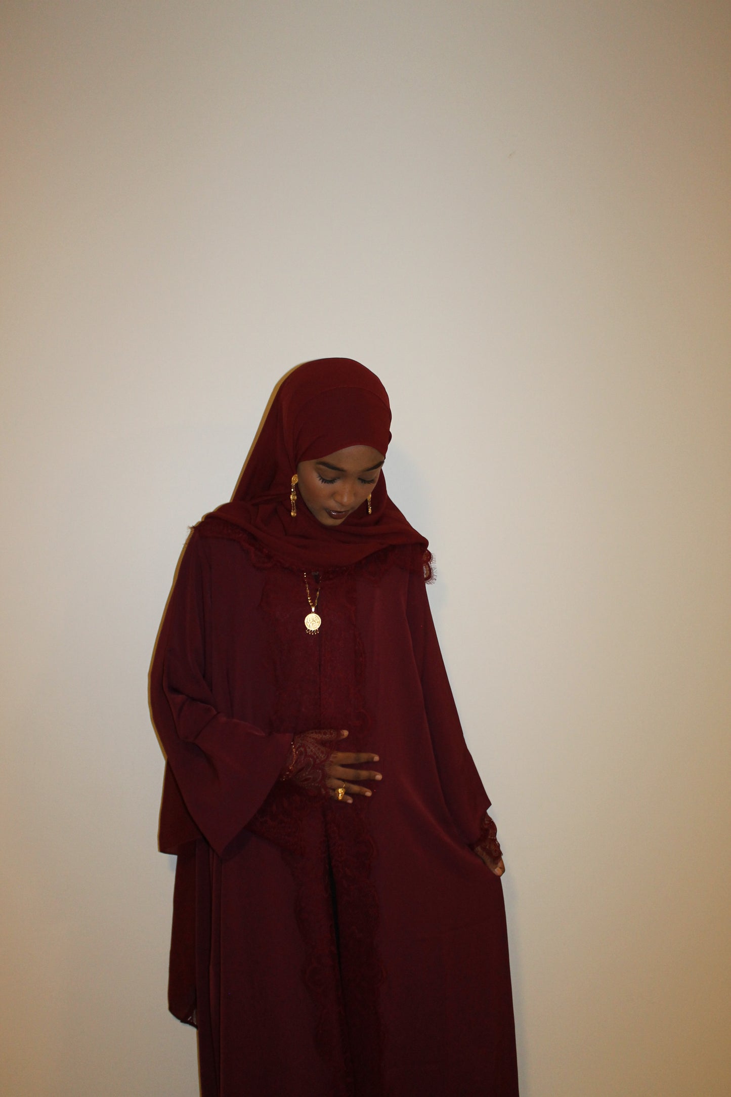 Red-open abaya