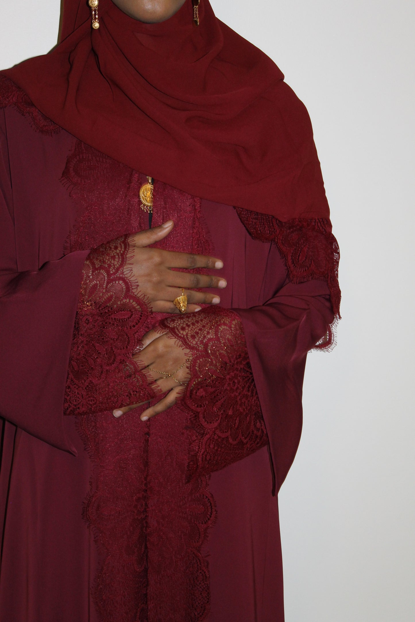 Red-open abaya