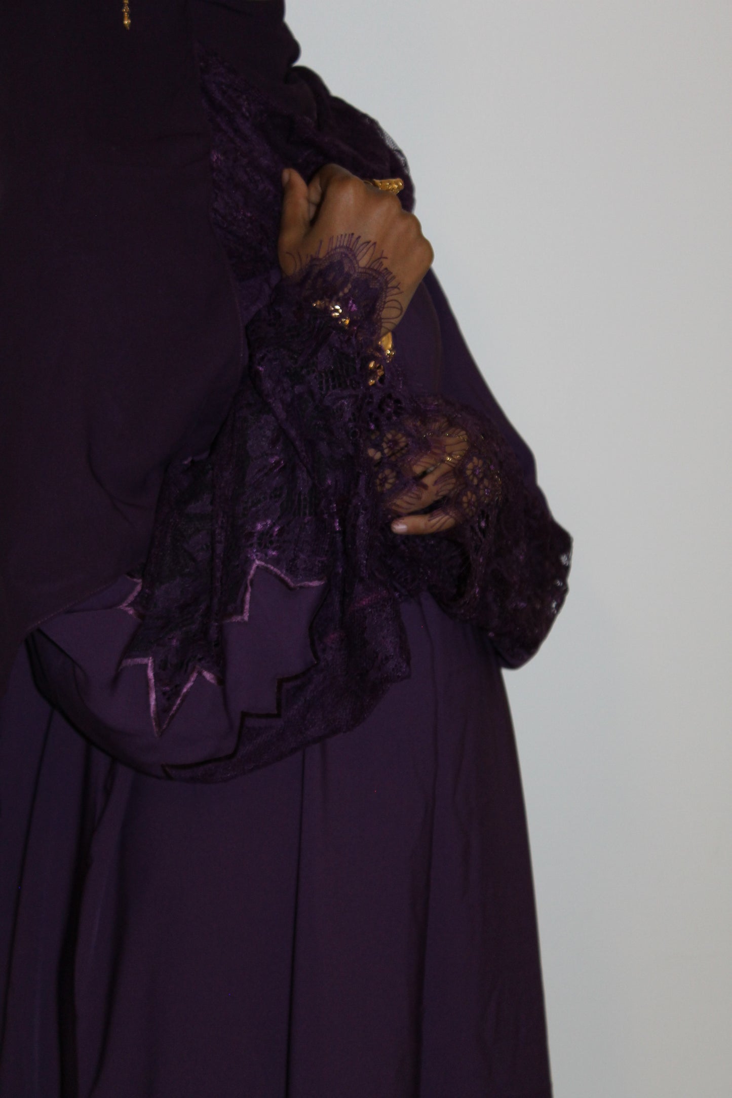 Shamsa-closed abaya